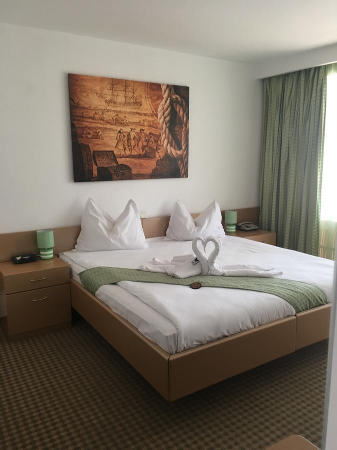 Double or Twin Room,649790064:JPEG