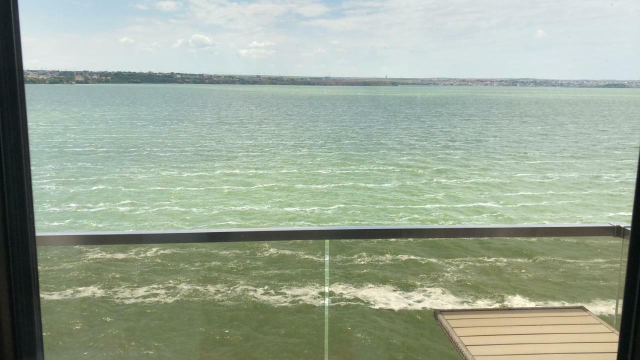 Apartament cu vedere la lac