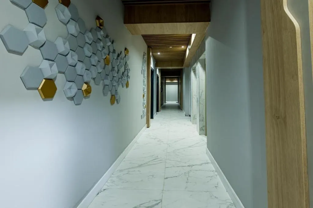 Sea view studio Mamaia-1
