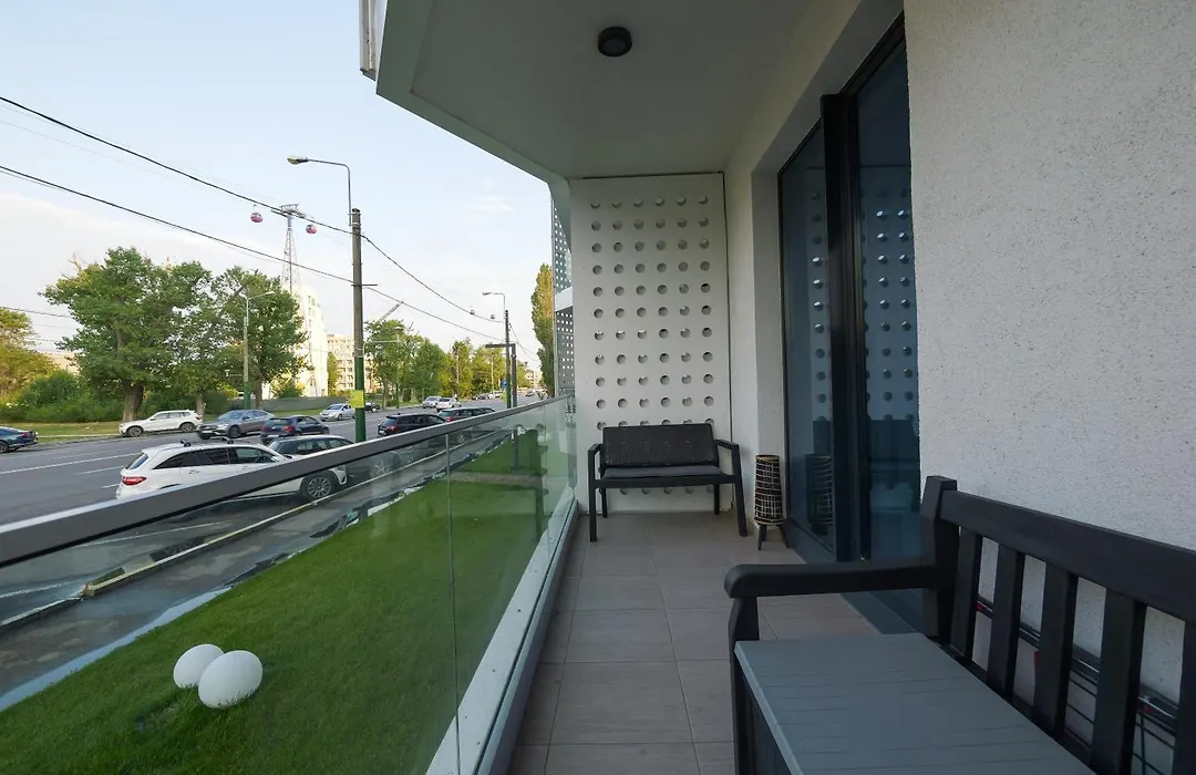 Green Luxury Apartment Lake On-1