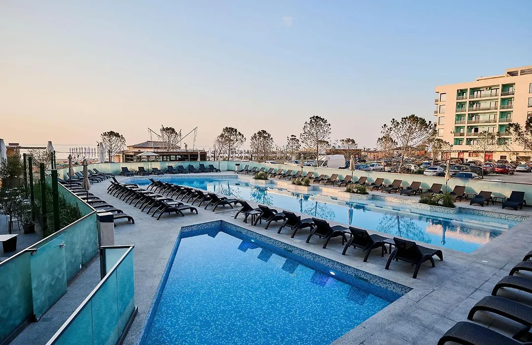 Summer Infinity Apartment Beach Resort-1