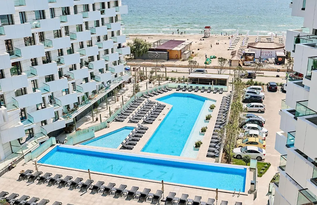 Seaside Serenity Apartment In Infinity Beach Resort - Parking-1
