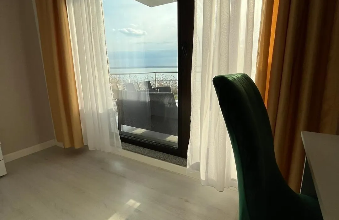 RoApart- Sunset Dream Apartament 2 dormitoare vedere lac si parcare-1