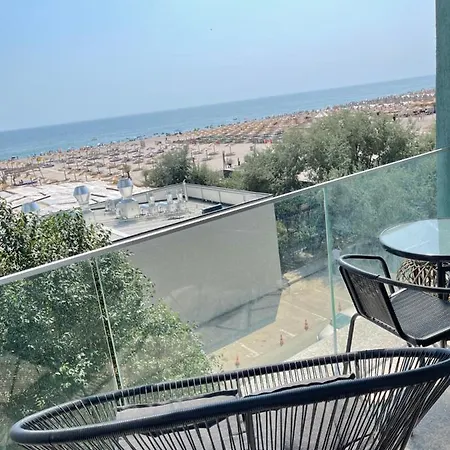 Studio Crazy Beach Summerland-2