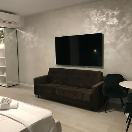 Sea view studio Mamaia-2