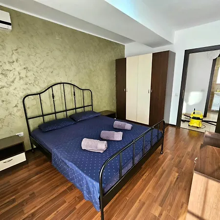 Monaco Summerland Apartments-2