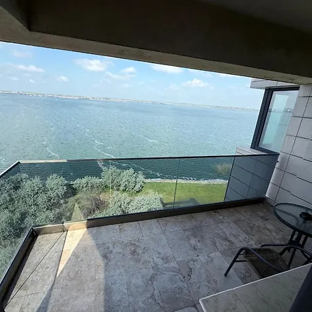 Myamar Premium Apartments Mamaia-2
