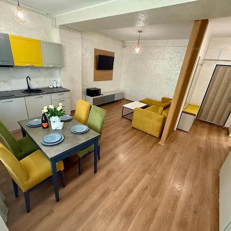 Myamar Premium Apartments Mamaia-3