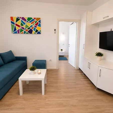 Mamaia Central Apartments-2