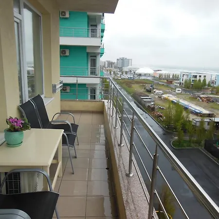 Gabrielle Apartment Summerland-3