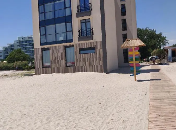 Mamaia Beach Side