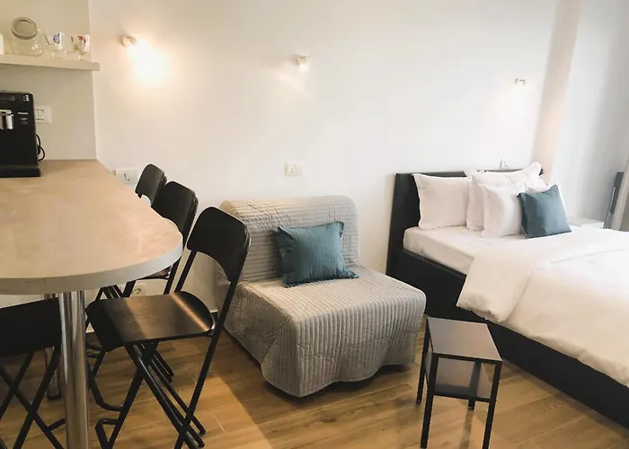 Mamaia's Minimalist Loft