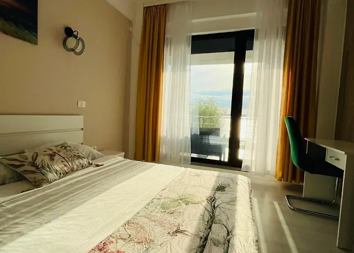 RoApart- Sunset Dream Apartament 2 dormitoare vedere lac si parcare