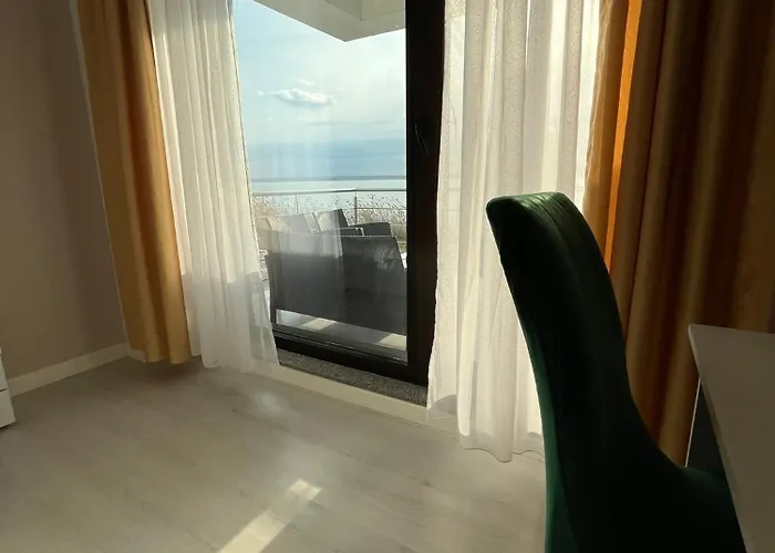 RoApart- Sunset Dream Apartament 2 dormitoare vedere lac si parcare