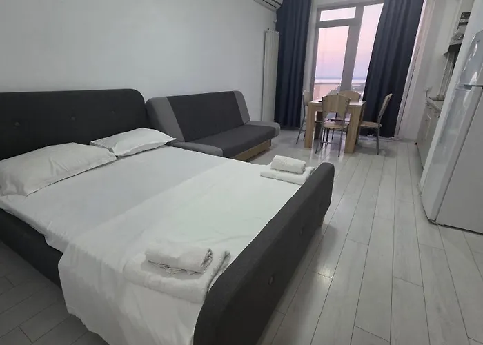 Nouvelle Apartments - By The Lake