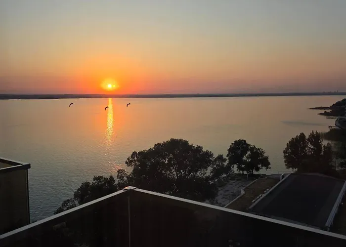 Nouvelle Apartments - By The Lake